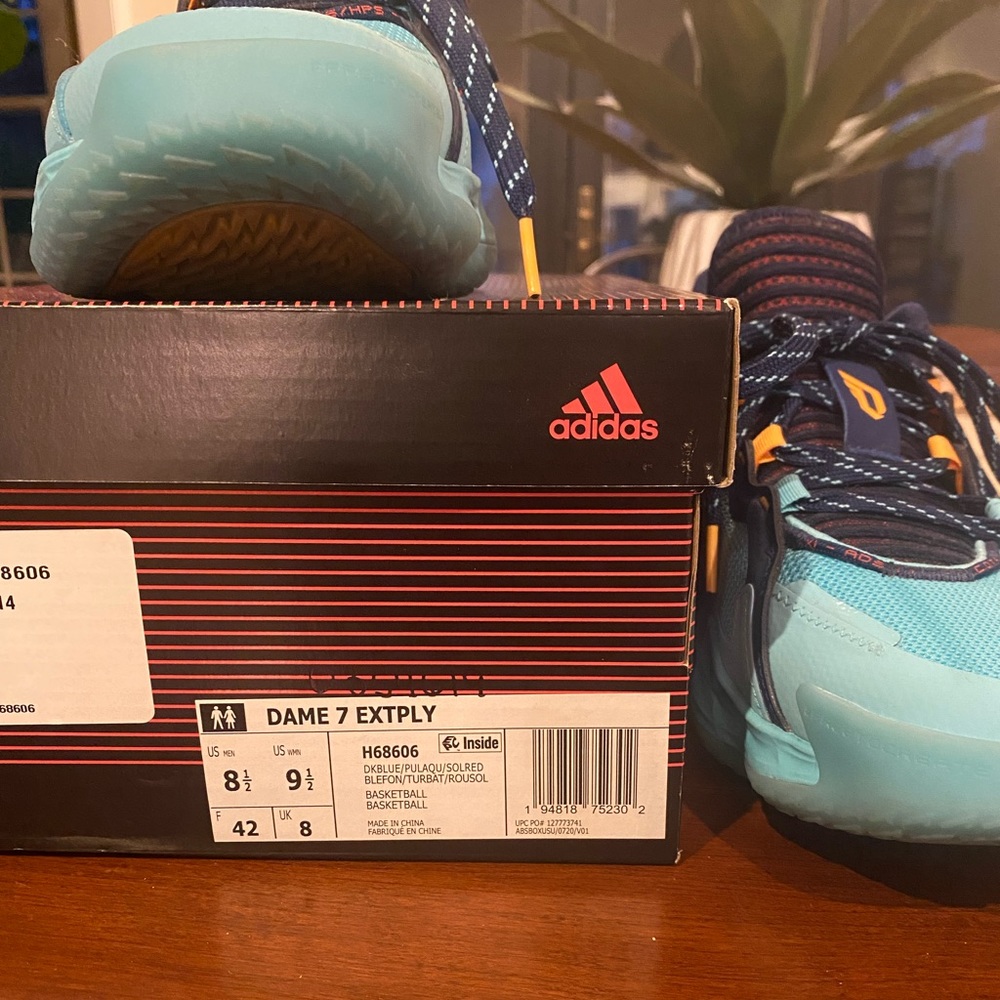 Men’s Adidas 8.5 Space Jam edition. - Picture 4 of 5